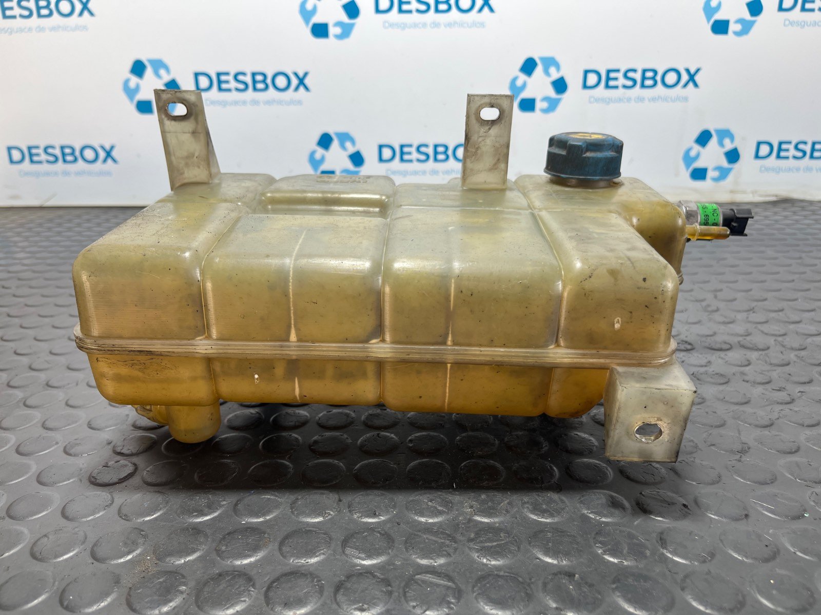 DEPOSITO EXPANSION IVECO DAILY VI Caja/Chasis - recambio desguace - vista 2
