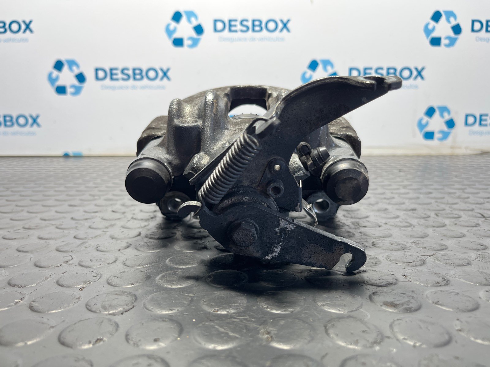 PINZA DE FRENO TRASERA IZQUIERDA IVECO DAILY VI Caja/Chasis - recambio desguace - vista 3