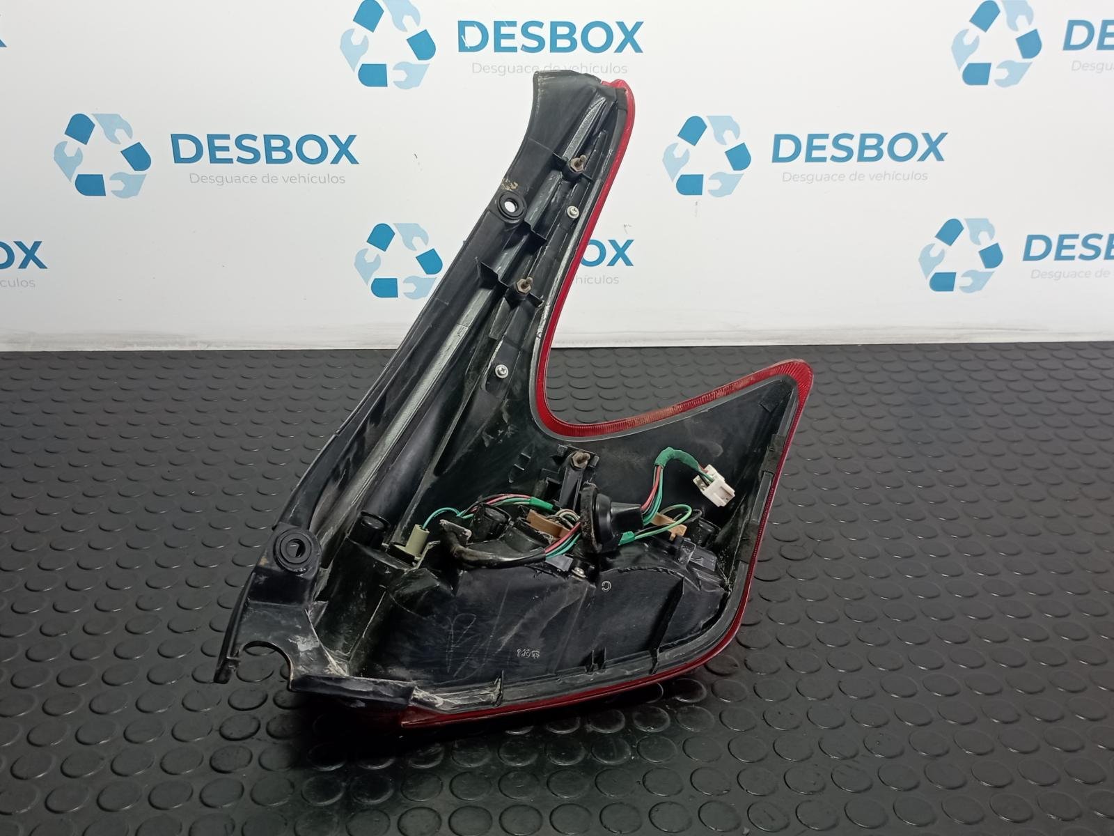 PILOTO TRASERO IZQUIERDO NISSAN JUKE (F15) - recambio desguace - vista 2