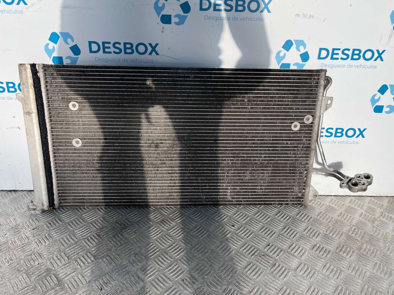 CONDENSADOR / RADIADOR AIRE ACONDICIONADO VOLKSWAGEN TOUAREG (7LA) - recambio desguace