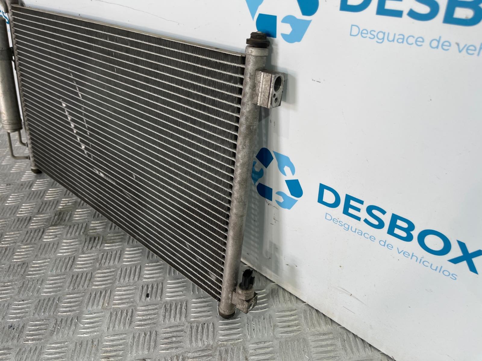 CONDENSADOR / RADIADOR  AIRE ACONDICIONADO NISSAN JUKE (F15) - recambio desguace - vista 4