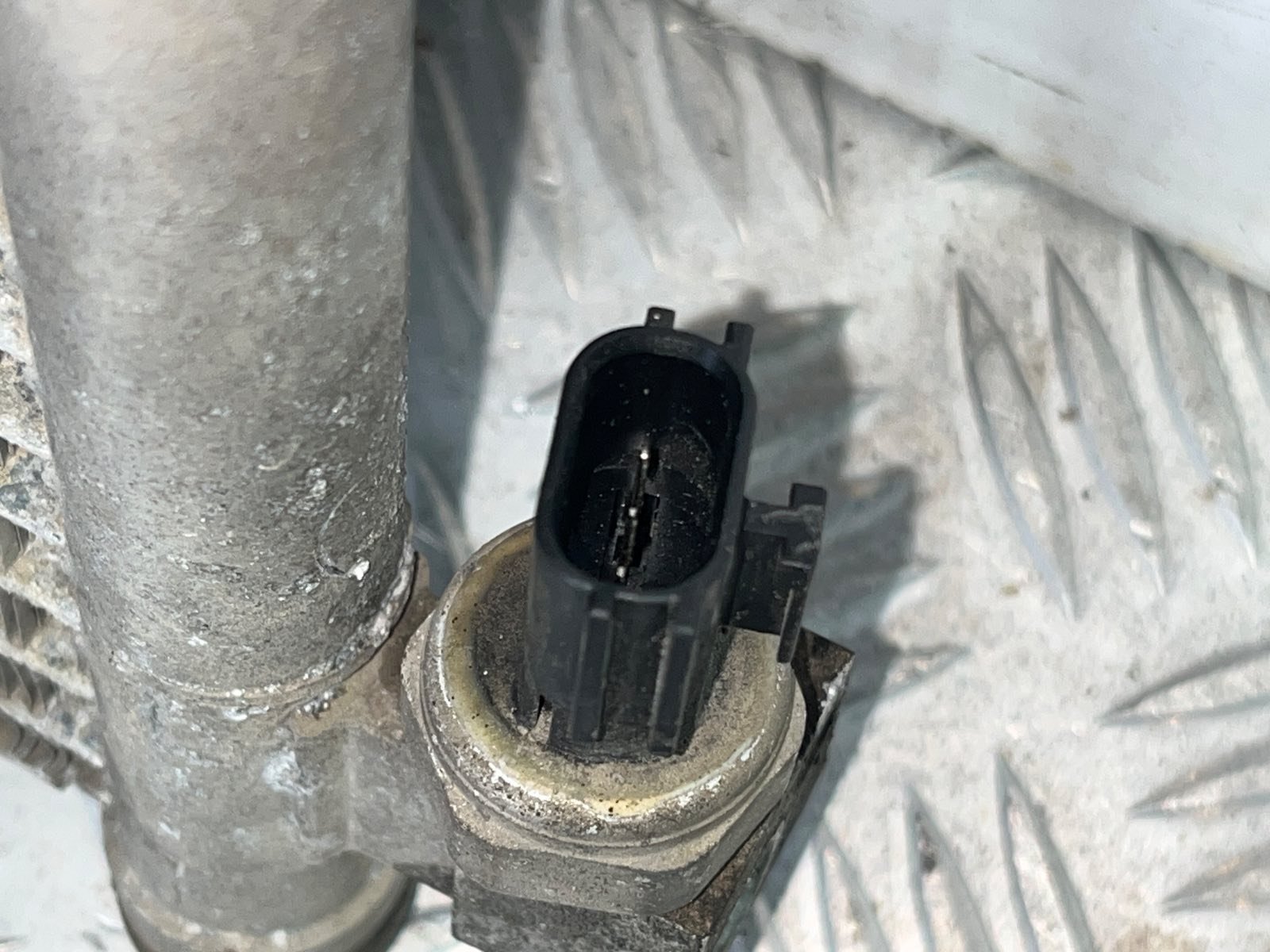 CONDENSADOR / RADIADOR  AIRE ACONDICIONADO NISSAN JUKE (F15) - recambio desguace - vista 2