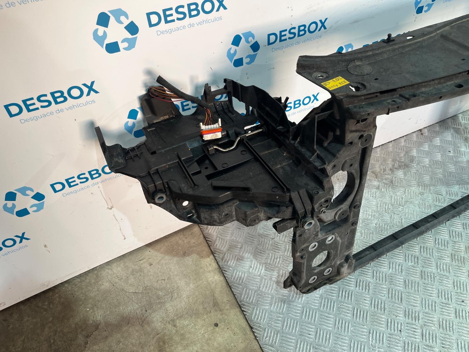 PANEL FRONTAL VOLKSWAGEN TOUAREG (7LA) - recambio desguace - vista 2