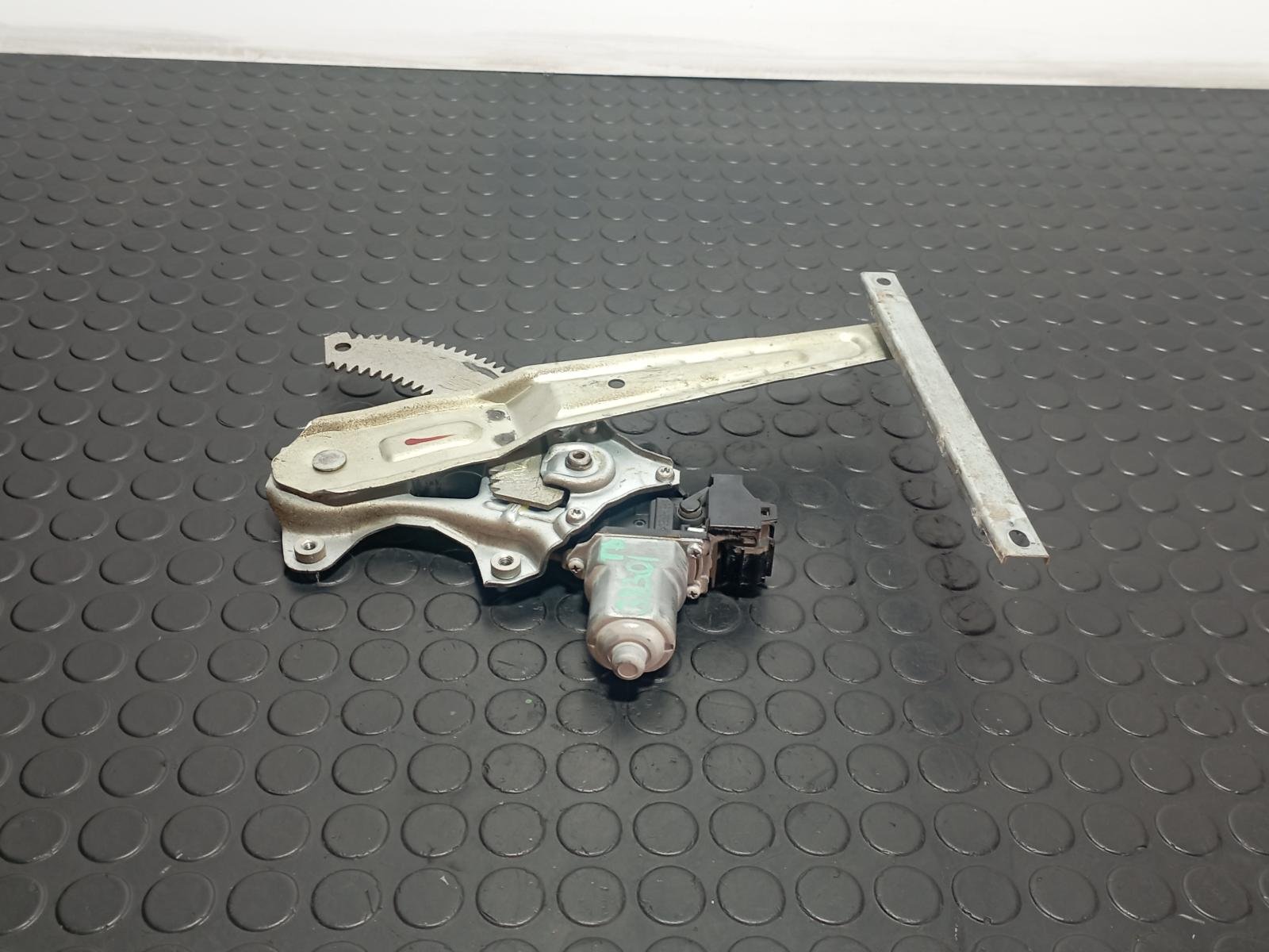ELEVALUNAS TRASERO DERECHO NISSAN JUKE (F15) - recambio desguace - vista 3