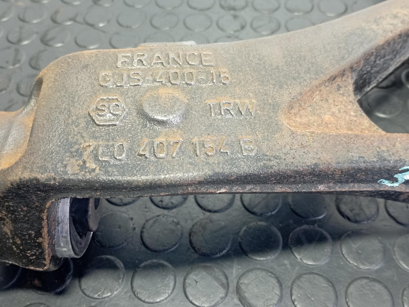 BRAZO DERECHO INFERIOR DELANTERO VOLKSWAGEN TOUAREG (7LA) - recambio desguace - vista 2