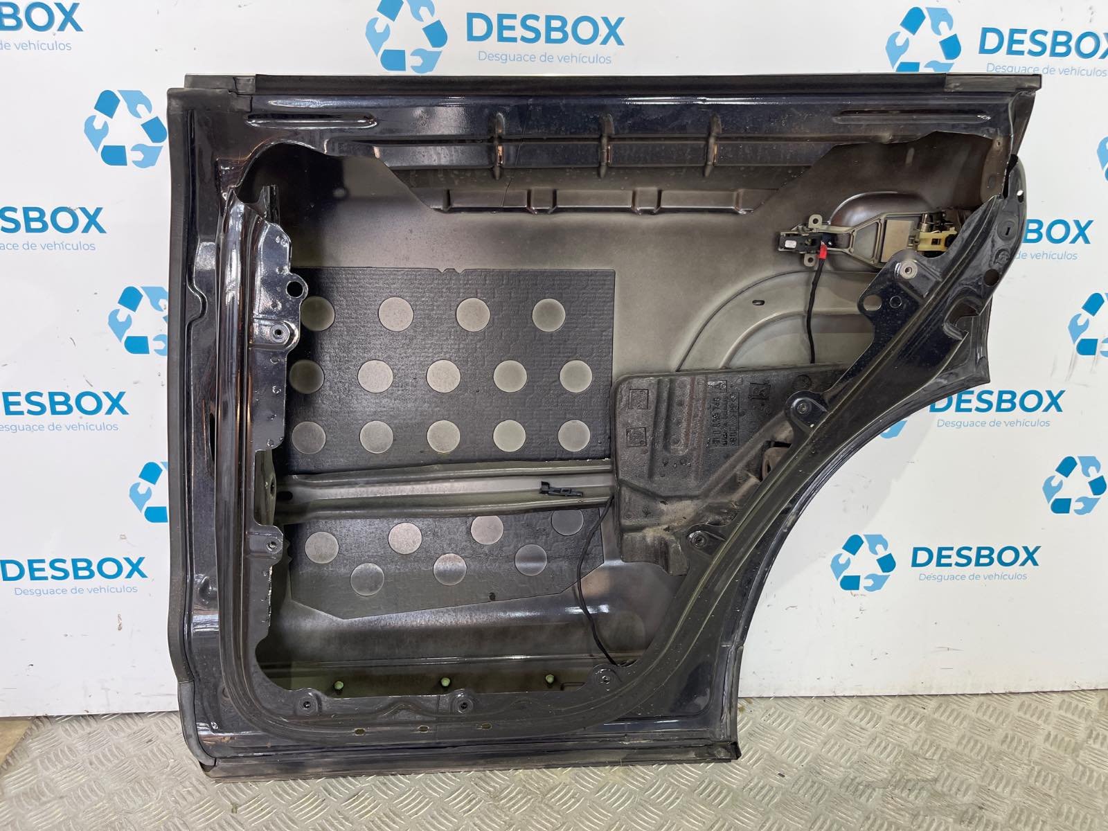 PUERTA TRASERA DERECHA VOLKSWAGEN TOUAREG (7LA) - recambio desguace - vista 4
