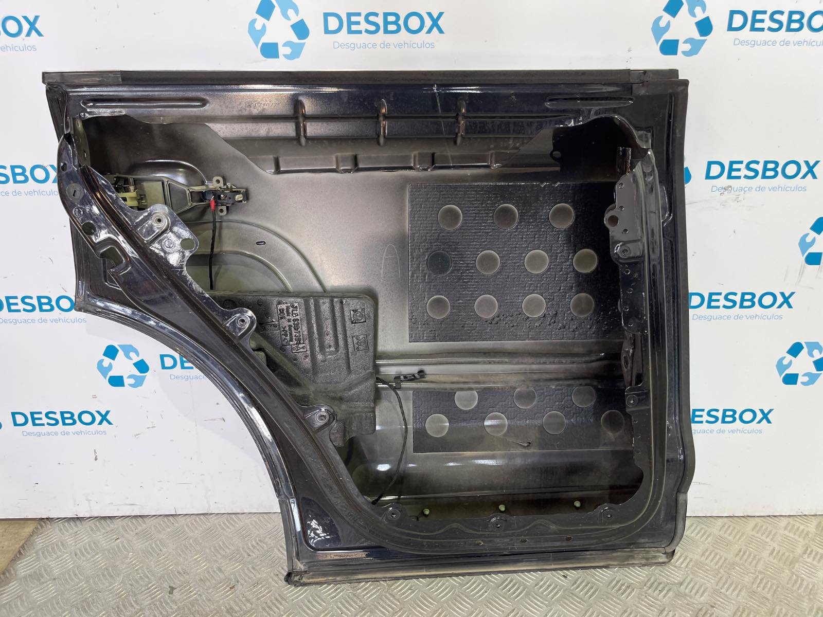 PUERTA TRASERA IZQUIERDA VOLKSWAGEN TOUAREG (7LA) - recambio desguace - vista 2