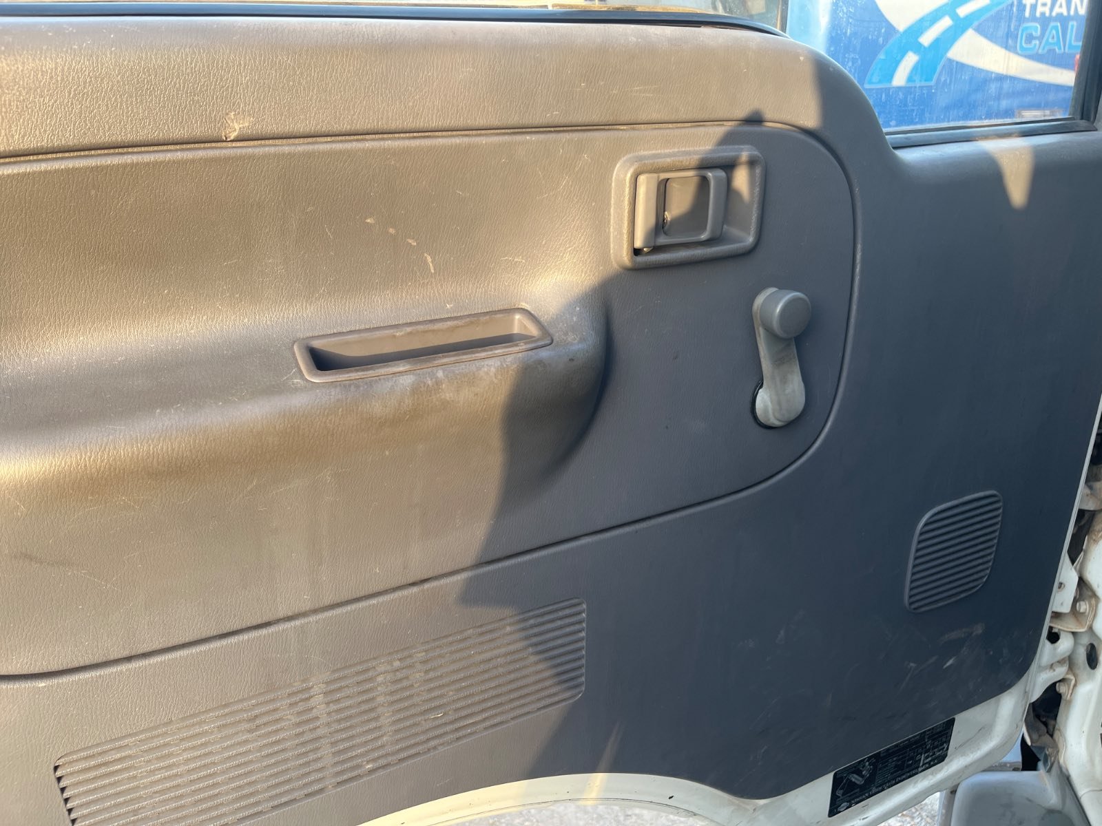 CERRADURA PUERTA TRASERA DERECHA NISSAN CABSTAR - recambio desguace - vista 6