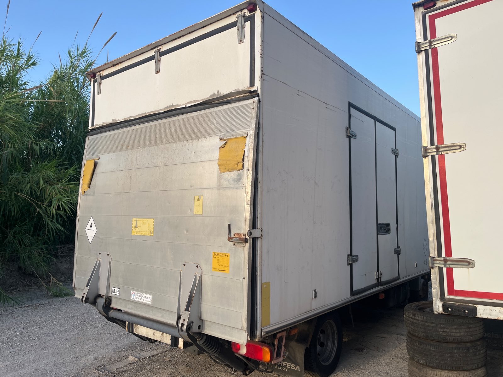 CERRADURA PUERTA TRASERA DERECHA NISSAN CABSTAR - recambio desguace - vista 12