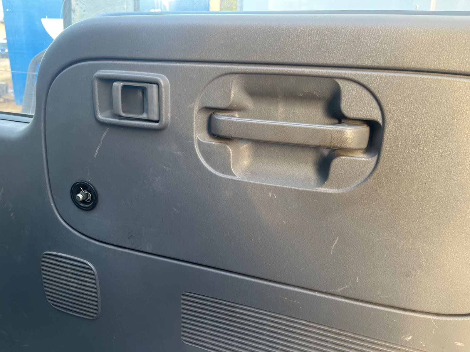 CERRADURA PUERTA TRASERA DERECHA NISSAN CABSTAR - recambio desguace - vista 13