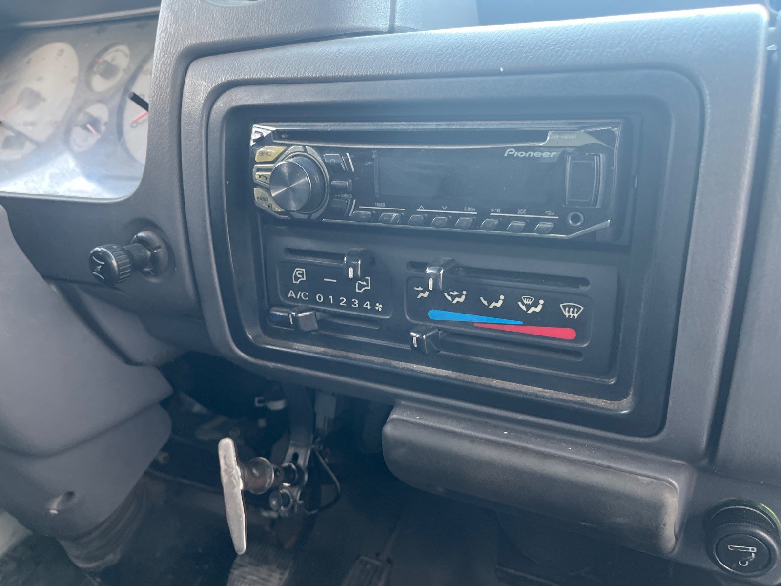 CERRADURA PUERTA TRASERA DERECHA NISSAN CABSTAR - recambio desguace - vista 15