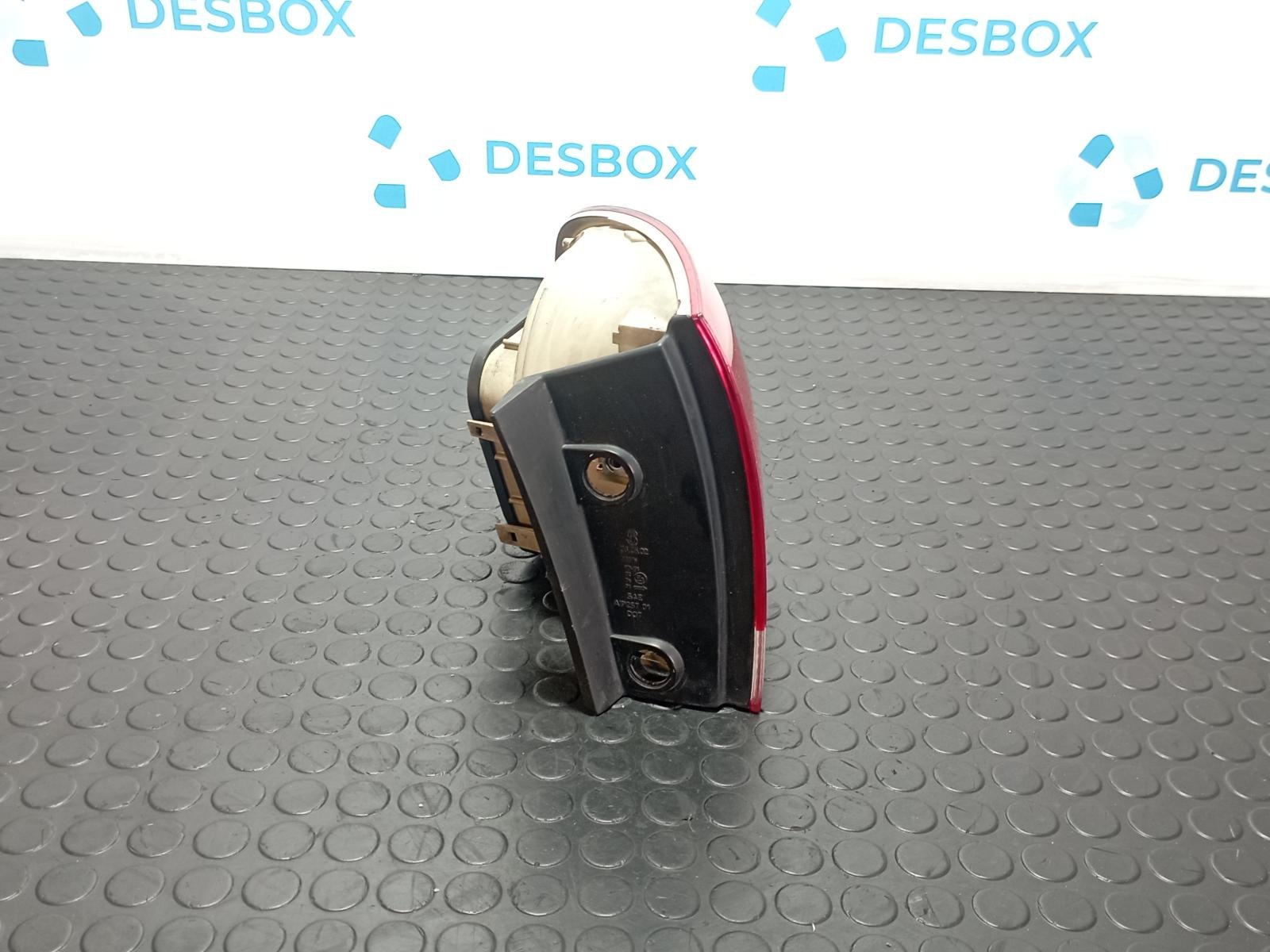 PILOTO TRASERO DERECHO VOLKSWAGEN TOUAREG (7LA) - recambio desguace - vista 2
