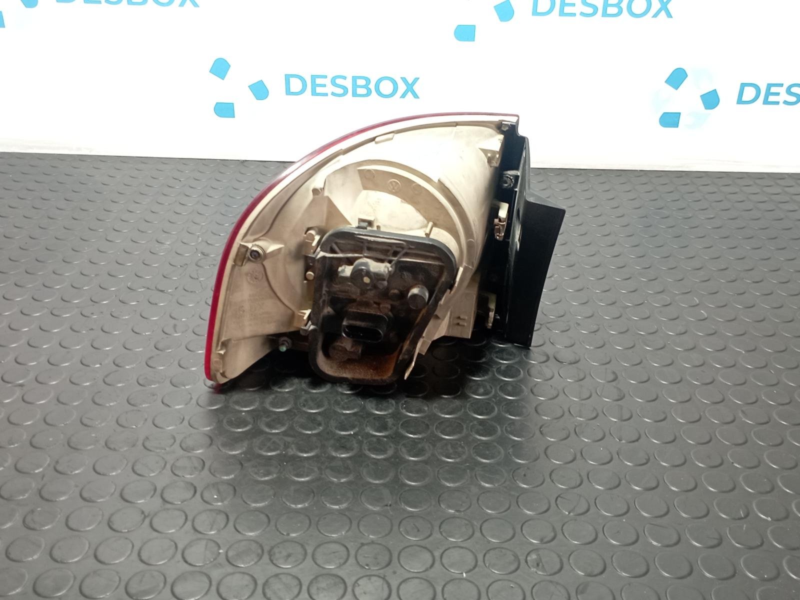 PILOTO TRASERO DERECHO VOLKSWAGEN TOUAREG (7LA) - recambio desguace - vista 3