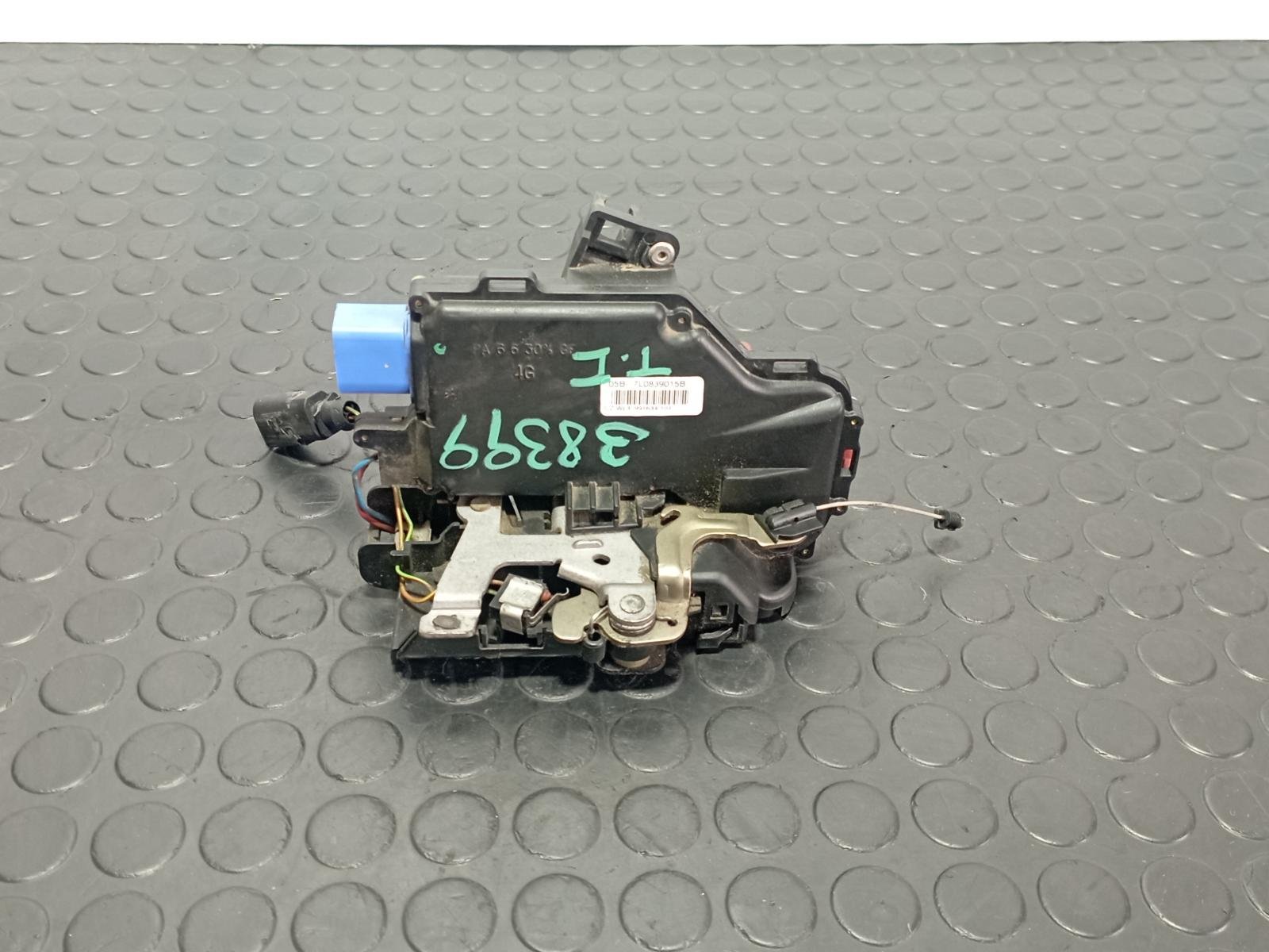 CERRADURA PUERTA TRASERA IZQUIERDA VOLKSWAGEN TOUAREG (7LA) - recambio desguace