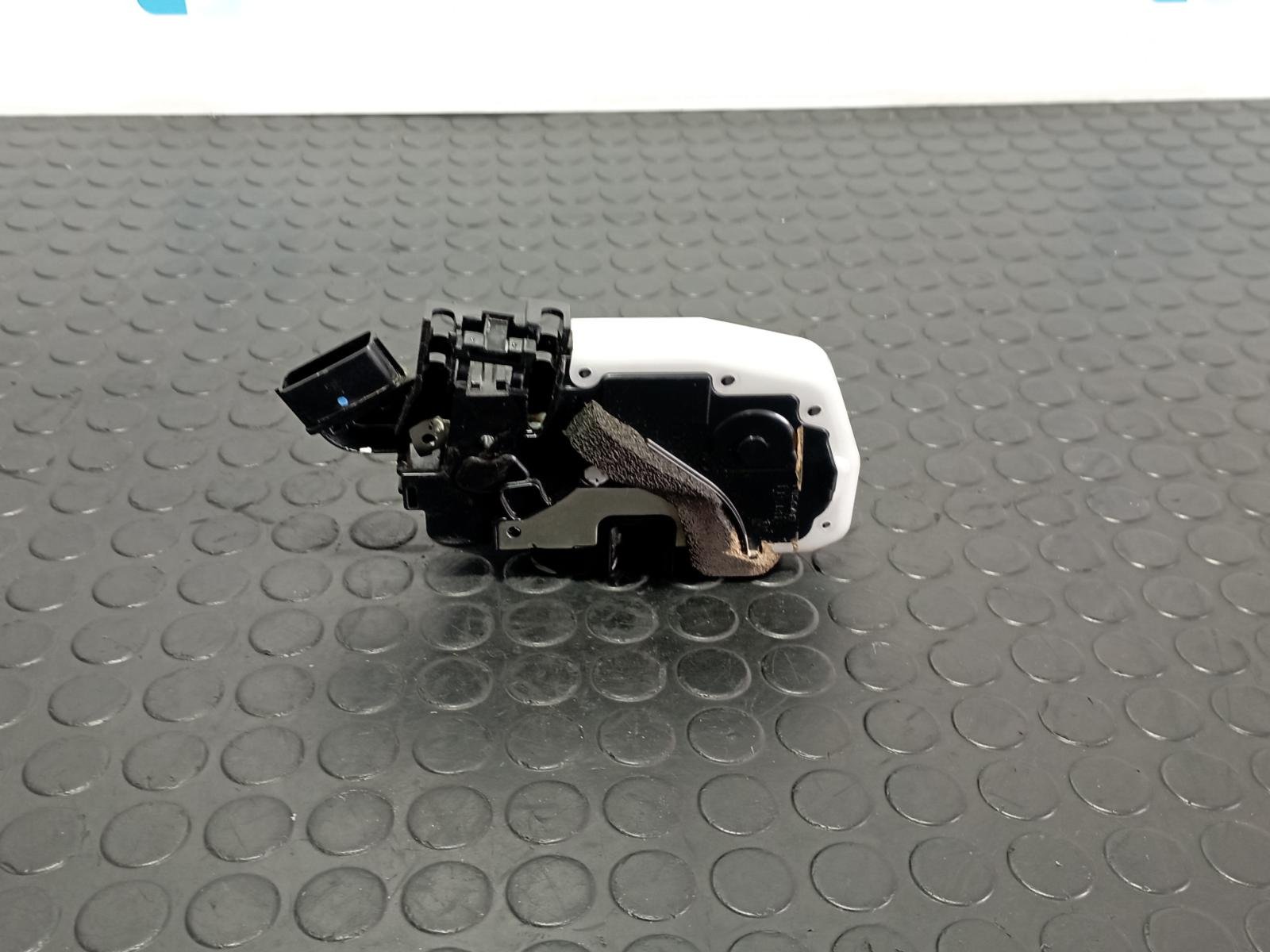 CERRADURA PUERTA DELANTERA DERECHA NISSAN JUKE (F15) - recambio desguace - vista 2