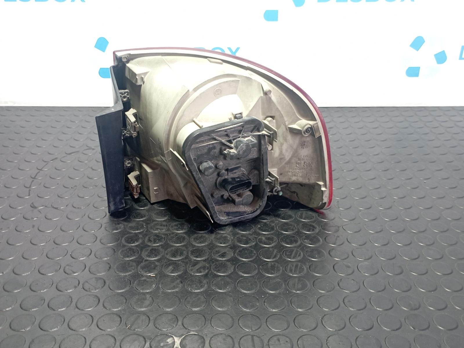 PILOTO TRASERO IZQUIERDO VOLKSWAGEN TOUAREG (7LA) - recambio desguace - vista 4