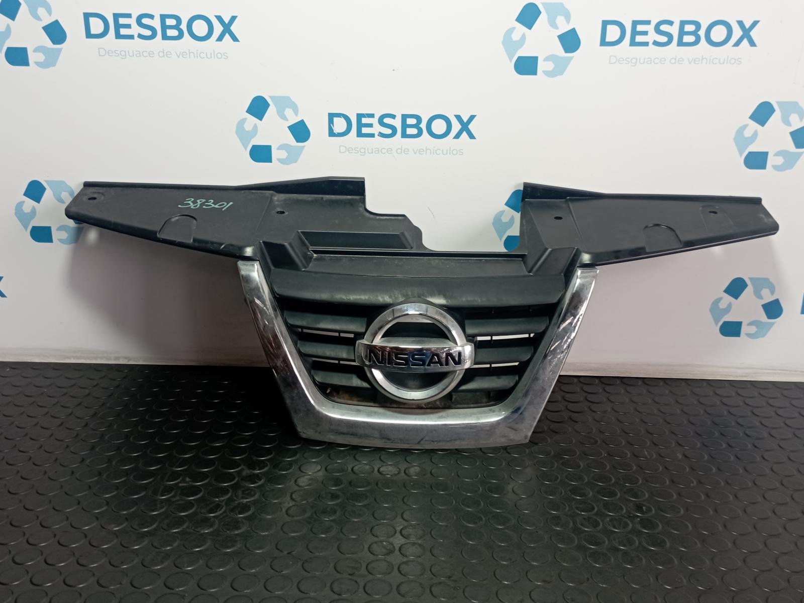 REJILLA DELANTERA NISSAN JUKE (F15) - recambio desguace