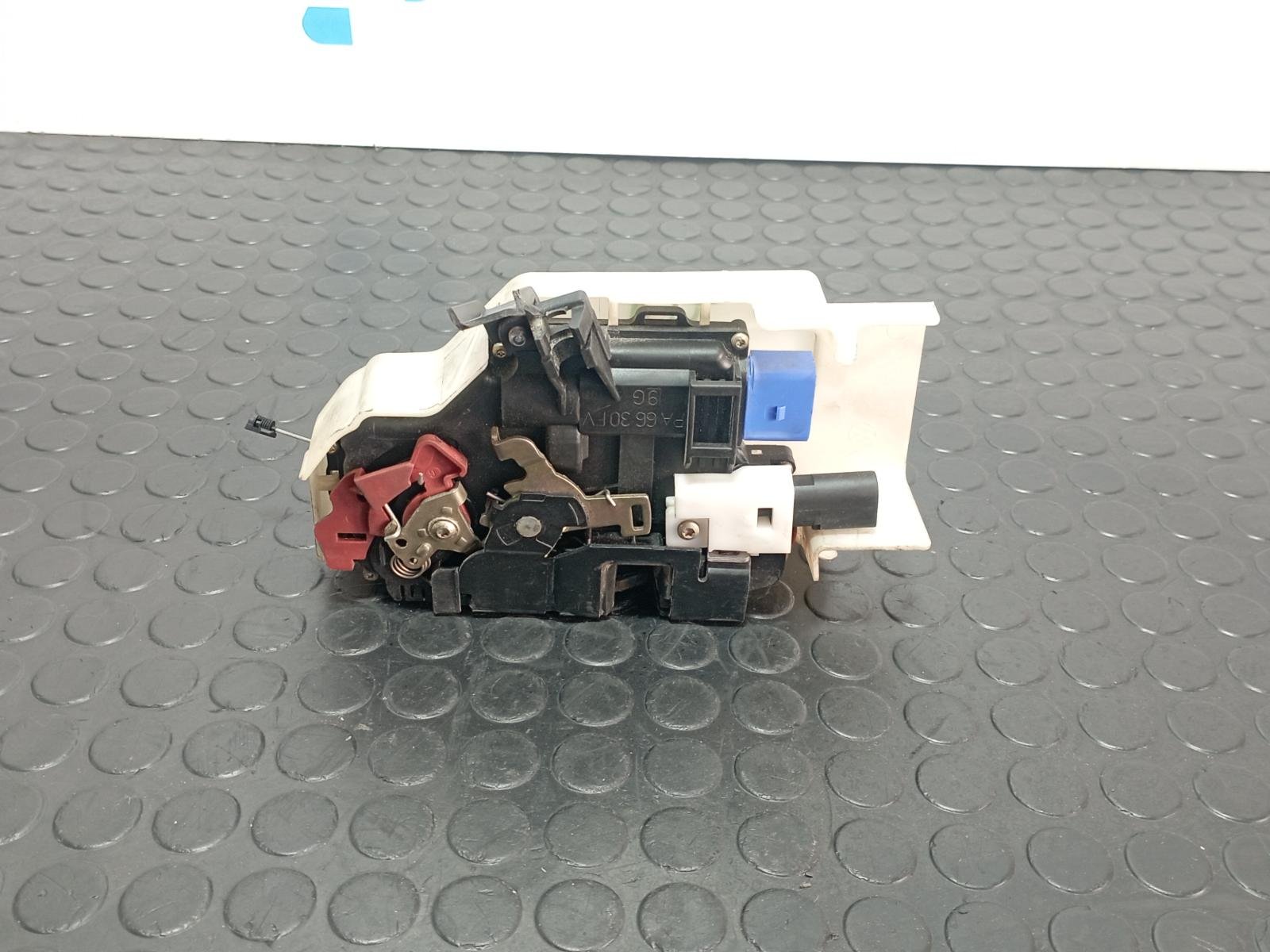 CERRADURA PUERTA DELANTERA IZQUIERDA VOLKSWAGEN TOUAREG (7LA) - recambio desguace - vista 3