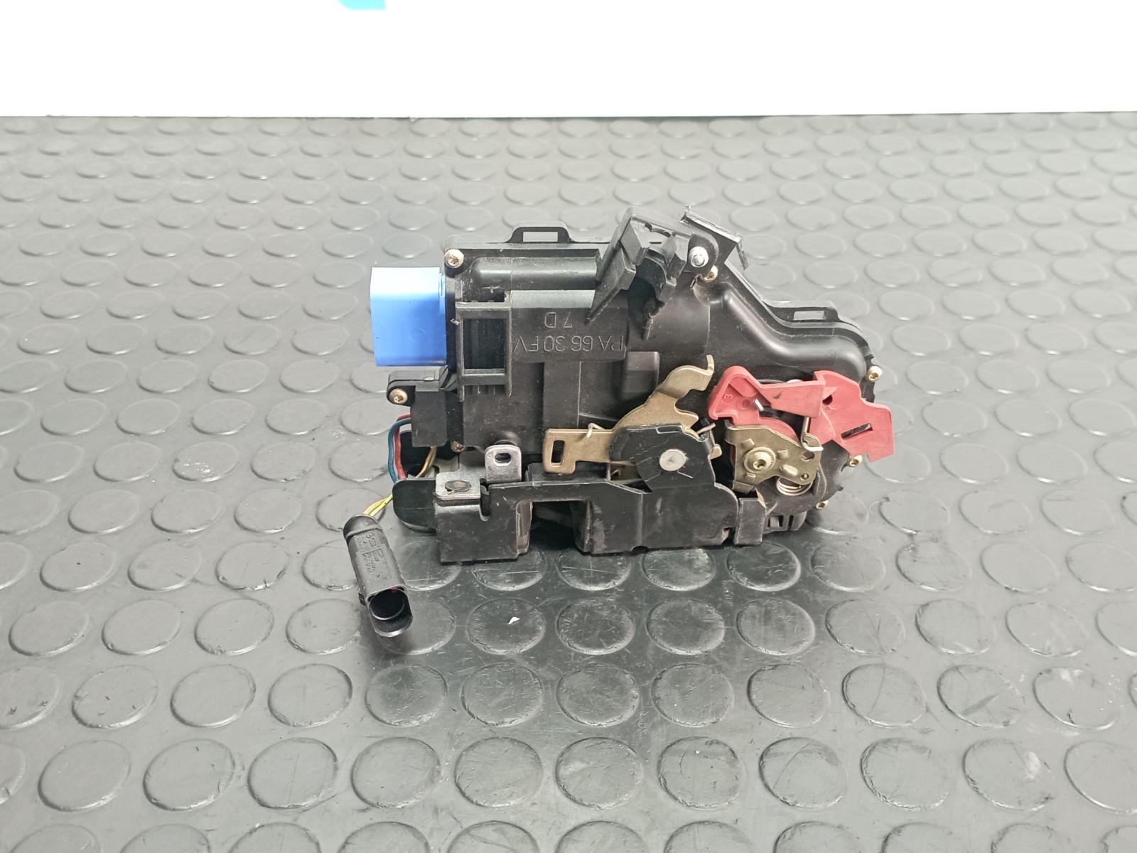 CERRADURA PUERTA DELANTERA DERECHA VOLKSWAGEN TOUAREG (7LA) - recambio desguace - vista 3