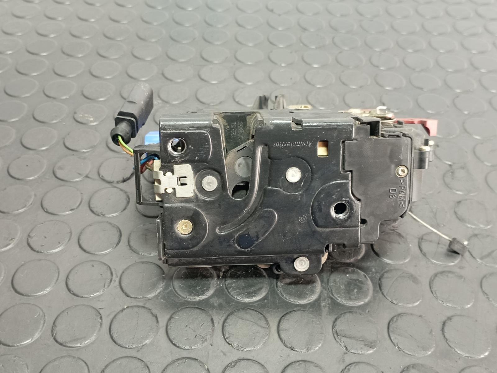 CERRADURA PUERTA DELANTERA DERECHA VOLKSWAGEN TOUAREG (7LA) - recambio desguace - vista 4
