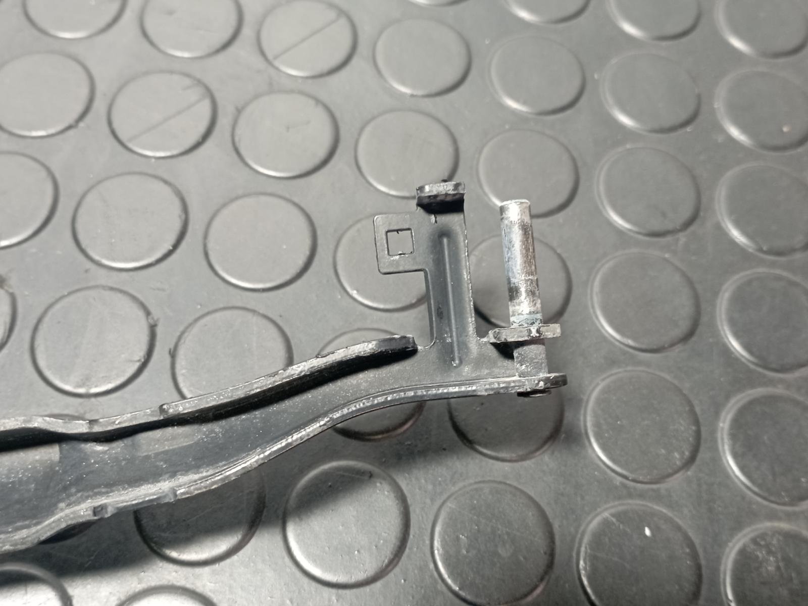 BRAZO LIMPIA DELANTERO DERECHO VOLKSWAGEN TOUAREG (7LA) - recambio desguace - vista 3