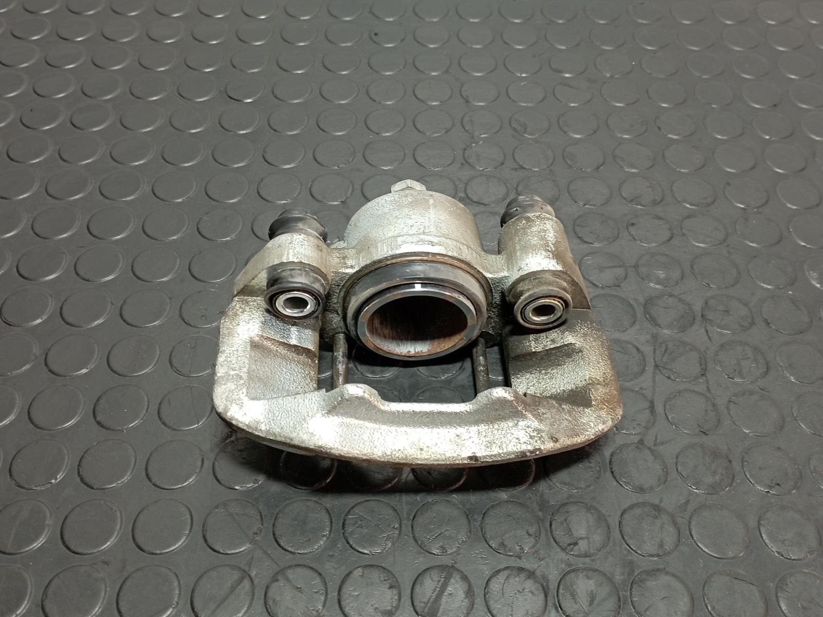 PINZA DE FRENO DELANTERA DERECHA PIAGGIO (VESPA) PORTER Caja/Chasis - recambio desguace - vista 2
