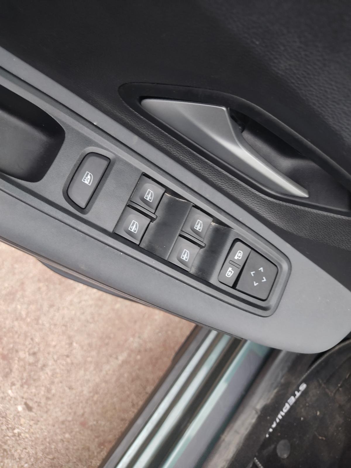 PUERTA TRASERA IZQUIERDA DACIA SANDERO III - recambio desguace - vista 10