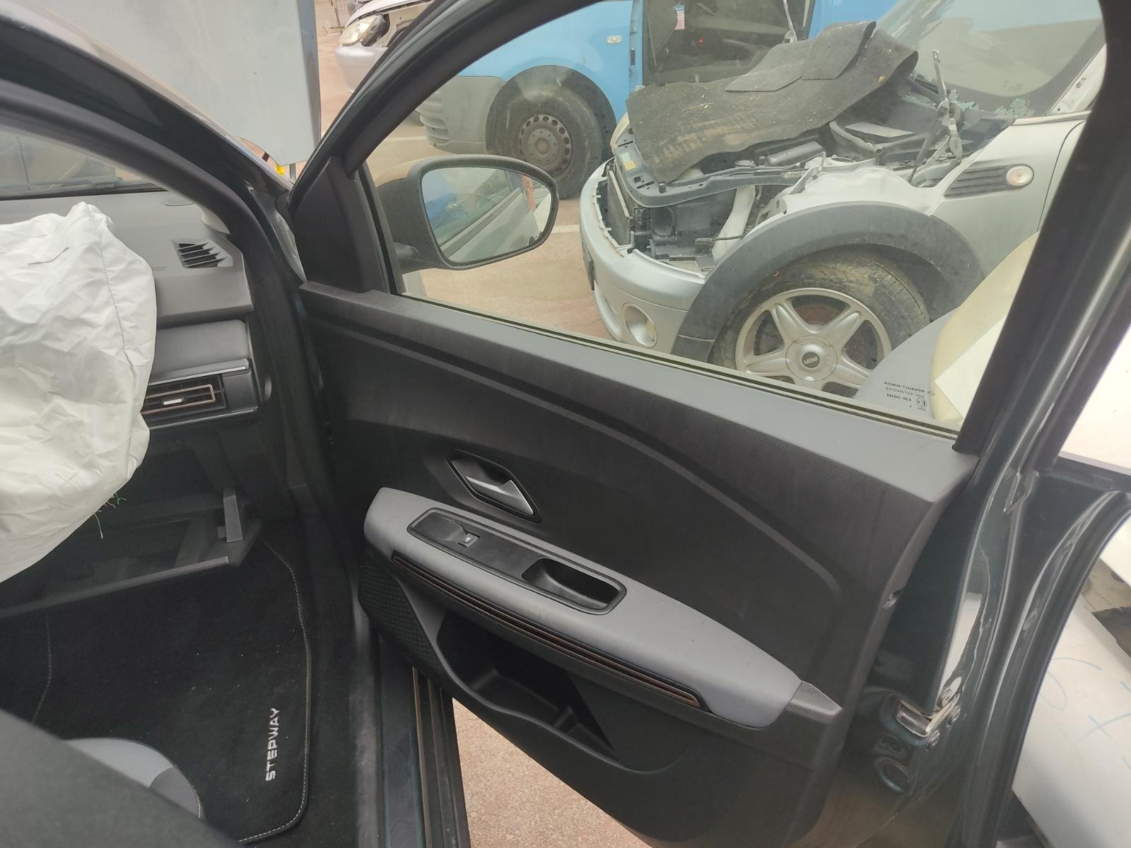 PUERTA TRASERA IZQUIERDA DACIA SANDERO III - recambio desguace - vista 27