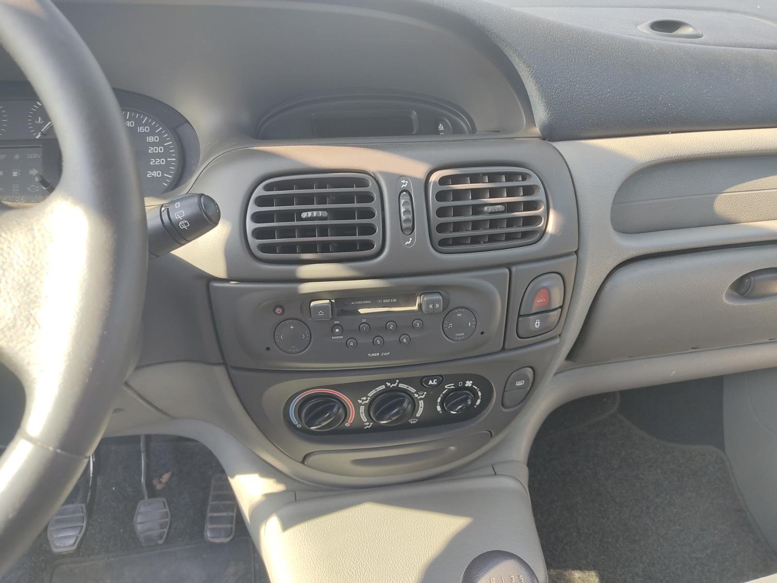 SISTEMA AUDIO / RADIO CD RENAULT SCENIC (JA..) - recambio desguace - vista 36