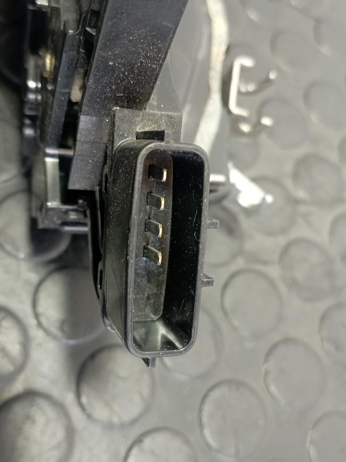 CERRADURA PUERTA DELANTERA IZQUIERDA NISSAN JUKE (F15) - recambio desguace - vista 4