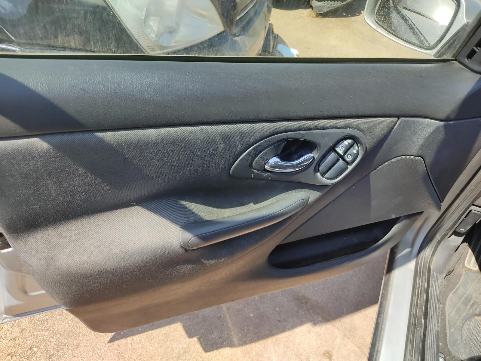 RADIADOR AGUA FORD MONDEO II Sedán - recambio desguace - vista 4