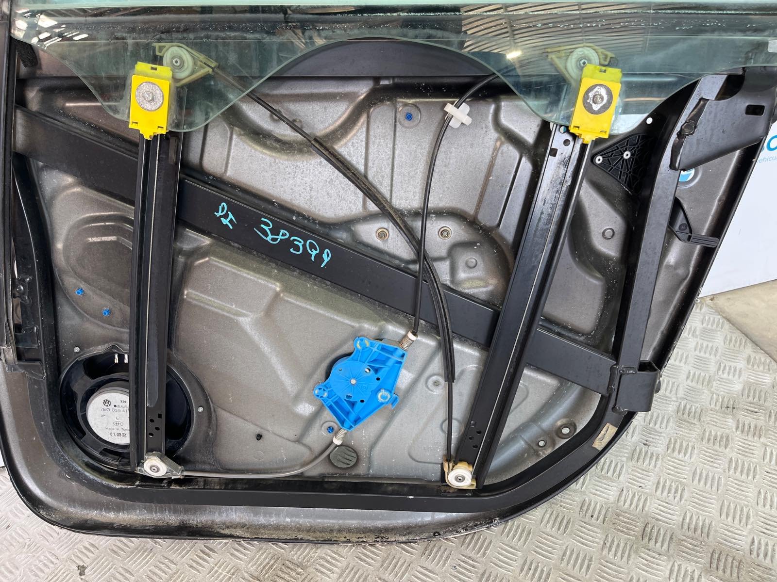 ELEVALUNAS DELANTERO IZQUIERDO VOLKSWAGEN TOUAREG (7LA) - recambio desguace - vista 4