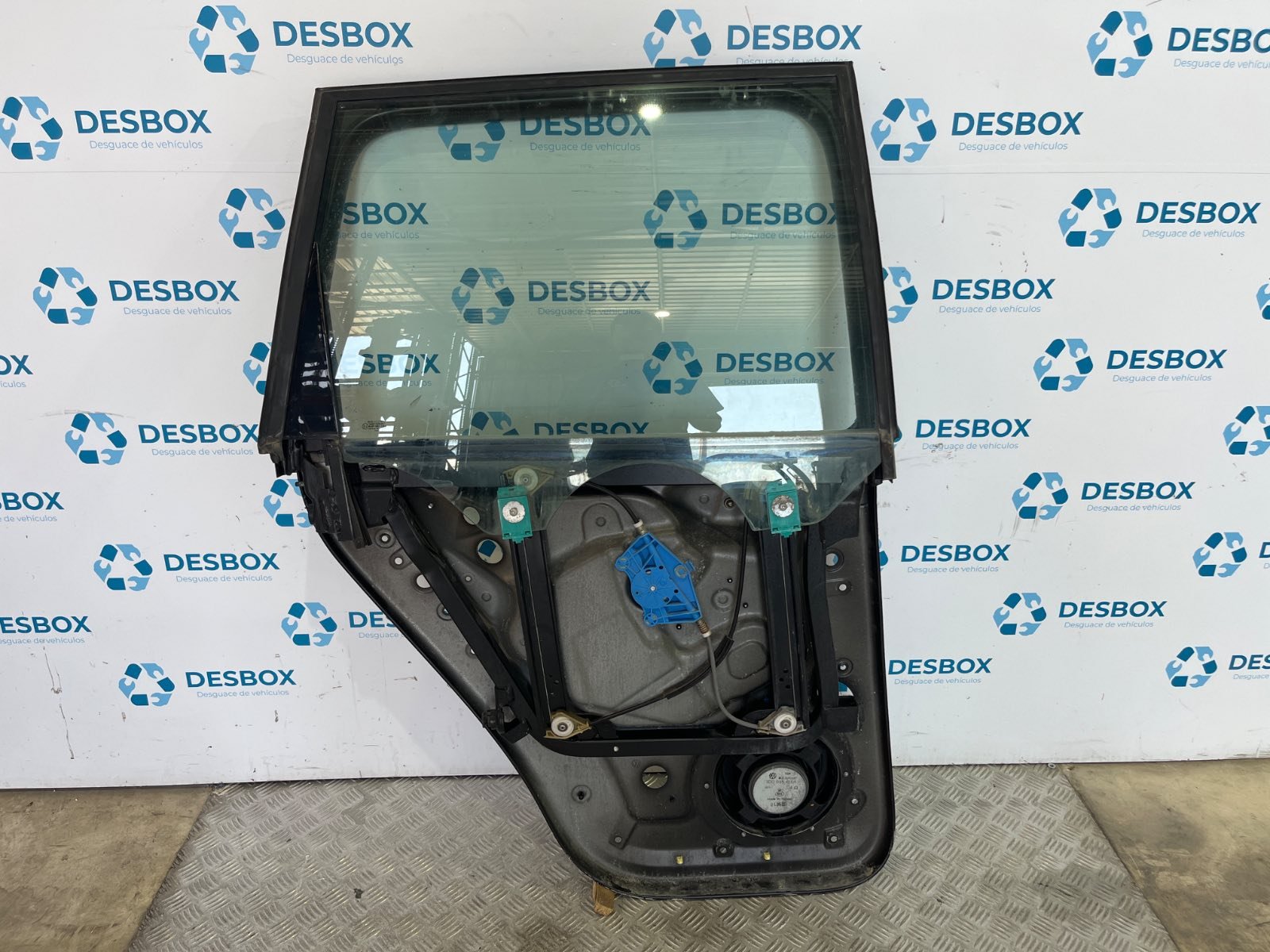 ELEVALUNAS TRASERO DERECHO VOLKSWAGEN TOUAREG (7LA) - recambio desguace - vista 3