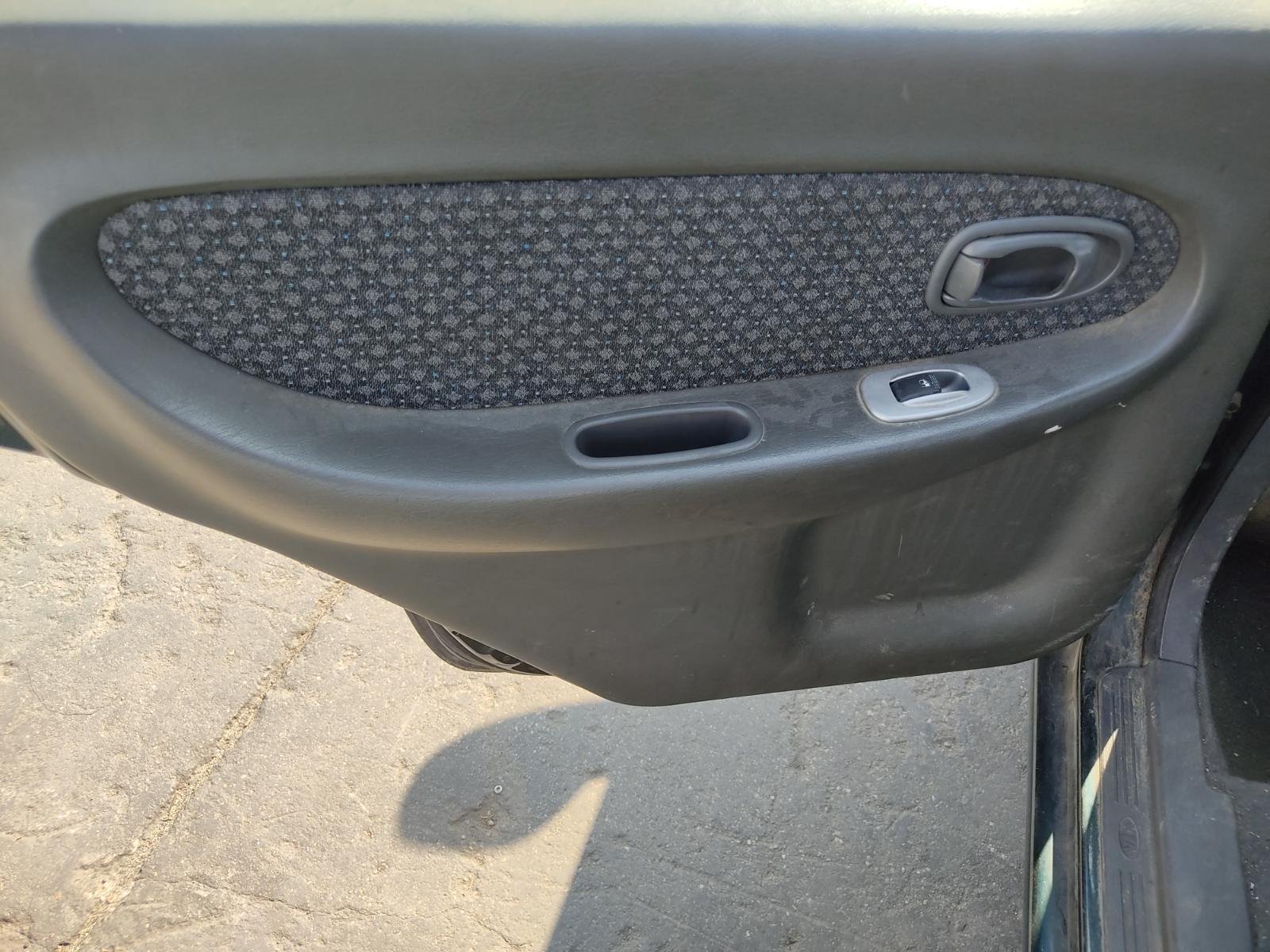 TRANSMISION DELANTERA IZQUIERDA KIA SHUMA II - recambio desguace - vista 9
