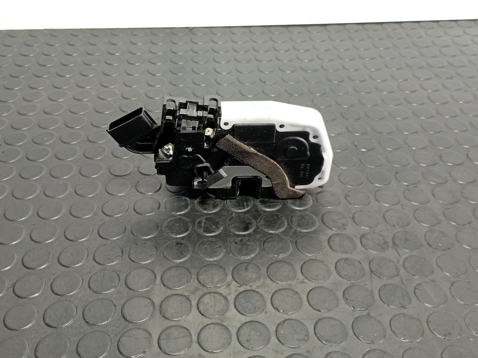 CERRADURA PUERTA TRASERA DERECHA NISSAN JUKE (F15) - recambio desguace - vista 2
