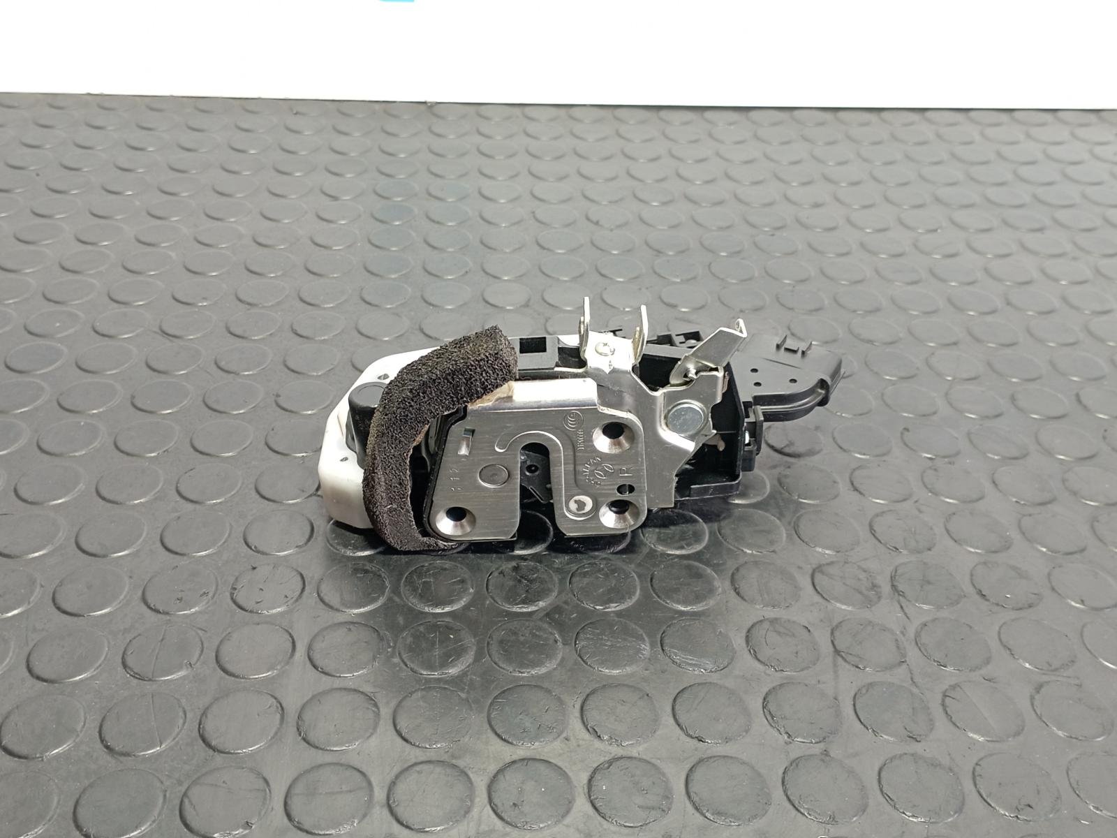 CERRADURA PUERTA TRASERA DERECHA NISSAN JUKE (F15) - recambio desguace - vista 4