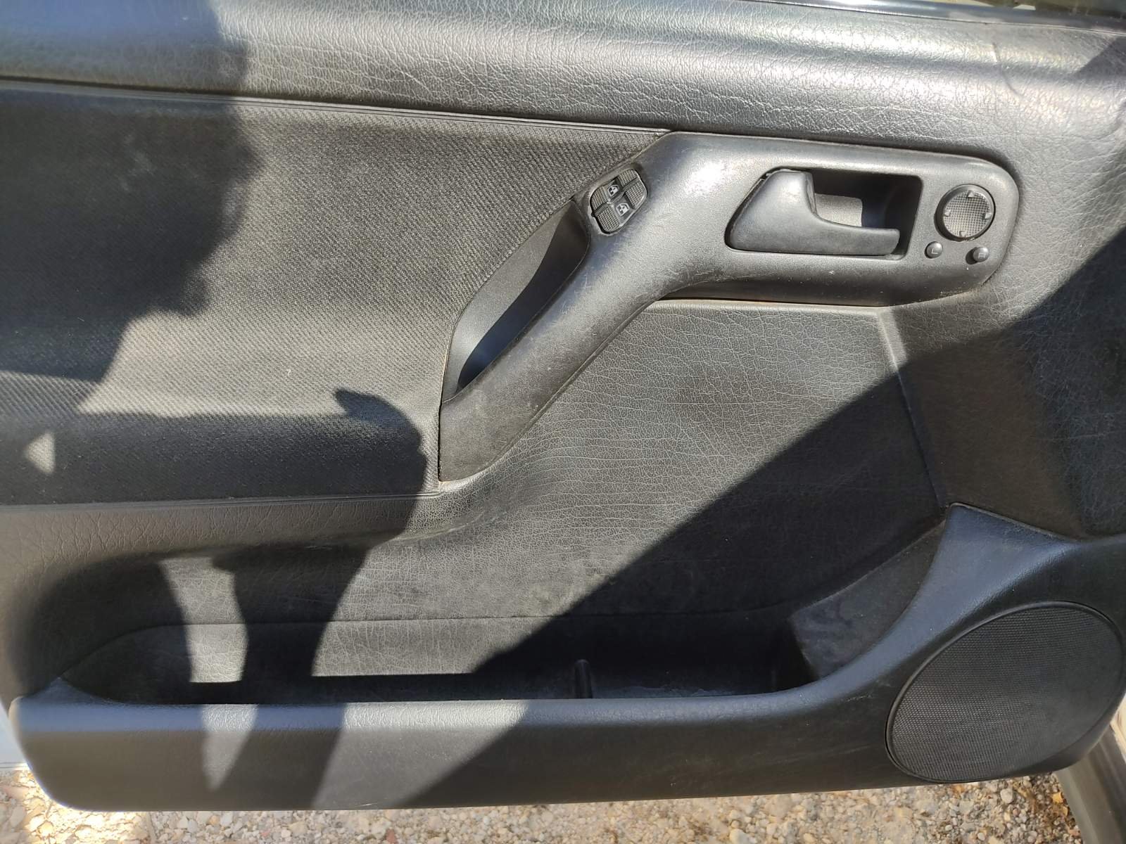 CERRADURA PUERTA TRASERA IZQUIERDA VOLKSWAGEN GOLF III BERLINA (1H1) - recambio desguace - vista 4