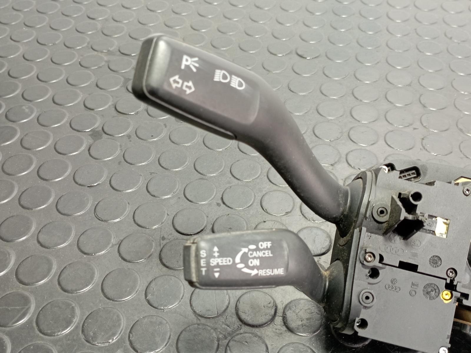 MANDO MULTIFUNCION AUDI A4 AVANT (8E) - recambio desguace - vista 2