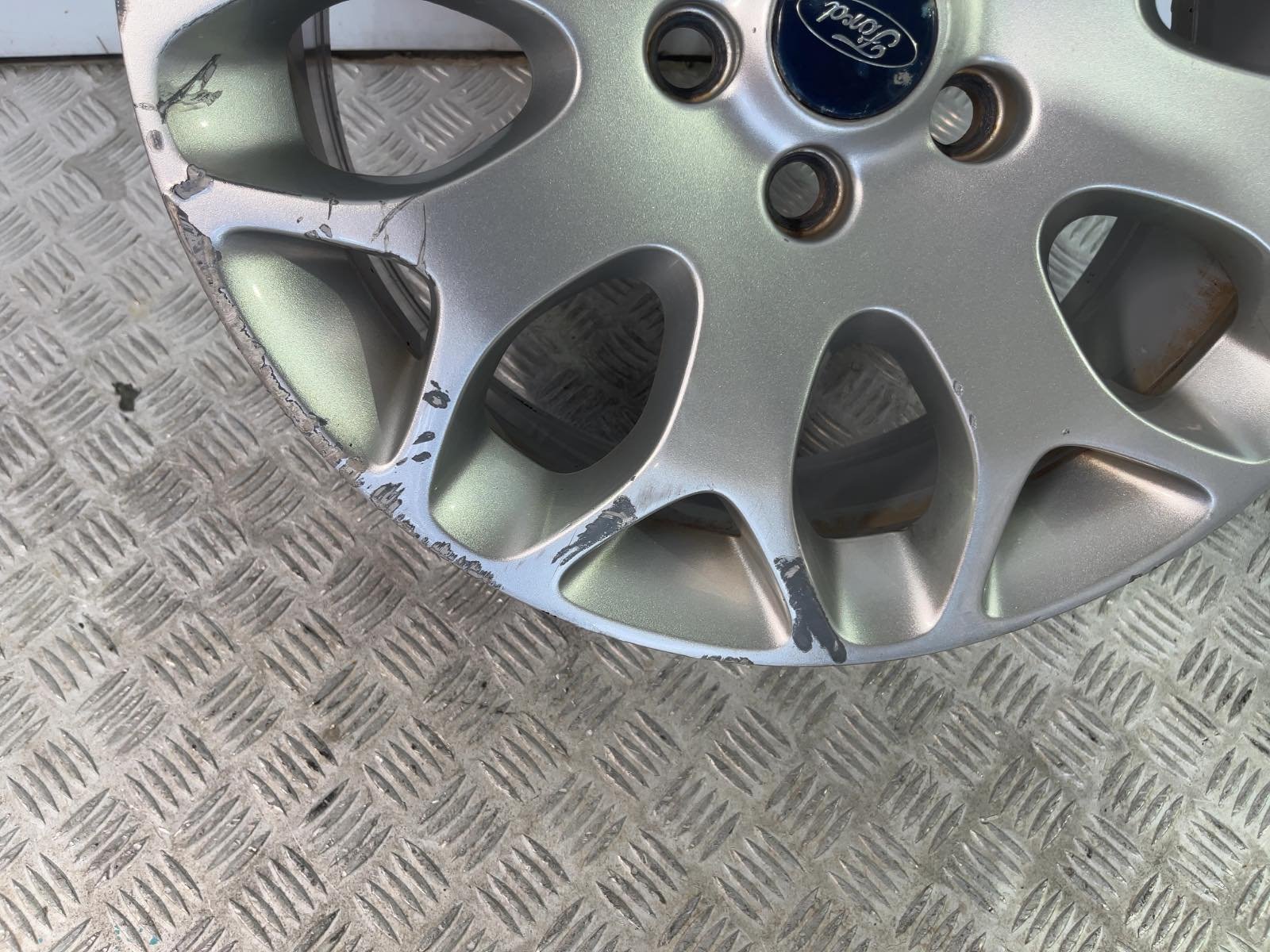 JUEGO LLANTAS FORD FOCUS BERLINA (CAP) - recambio desguace - vista 5