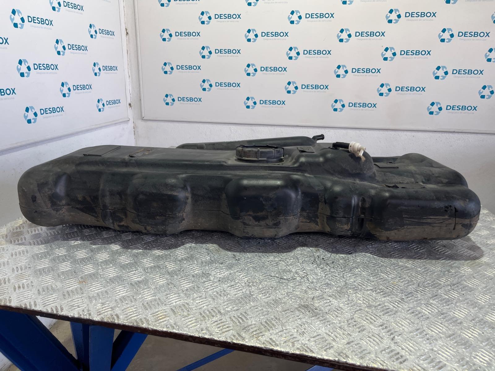 Recambio de DEPOSITO COMBUSTIBLE para VOLKSWAGEN LT CAJA CERRADA / COMBI (MOD. 1997) FURGON 2.8 TDI ATA referencia OEM IAM A9014711998 - BLANCO 2