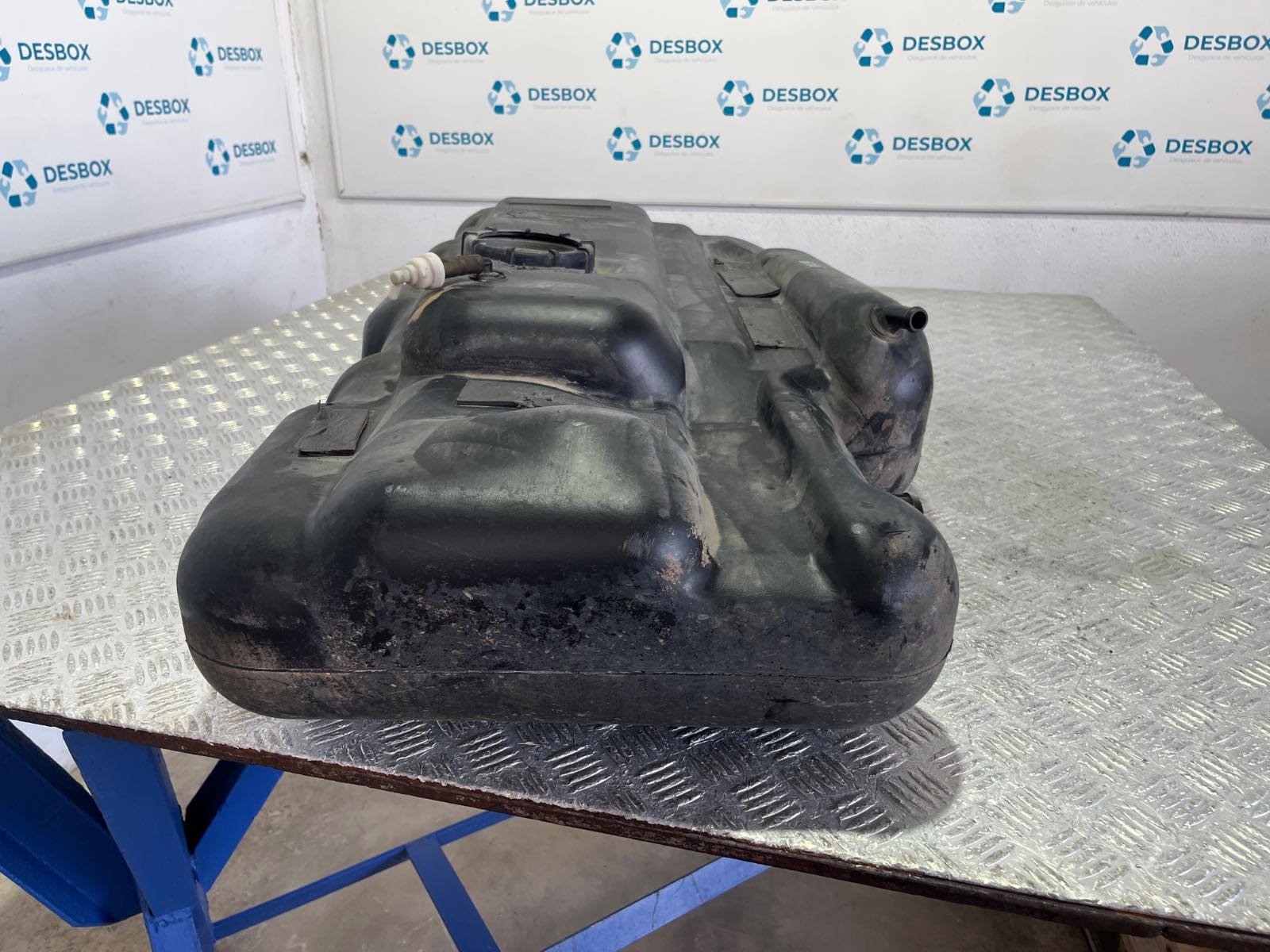 Recambio de DEPOSITO COMBUSTIBLE para VOLKSWAGEN LT CAJA CERRADA / COMBI (MOD. 1997) FURGON 2.8 TDI ATA referencia OEM IAM A9014711998 - BLANCO 3