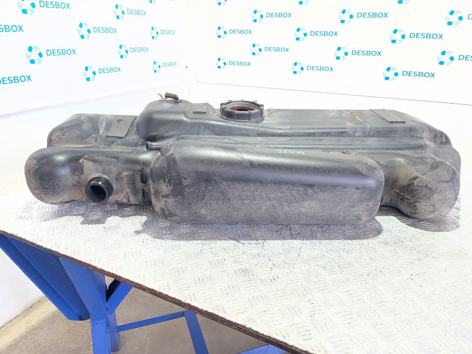 Recambio de DEPOSITO COMBUSTIBLE para VOLKSWAGEN LT CAJA CERRADA / COMBI (MOD. 1997) FURGON 2.8 TDI ATA referencia OEM IAM A9014711998 - BLANCO 4