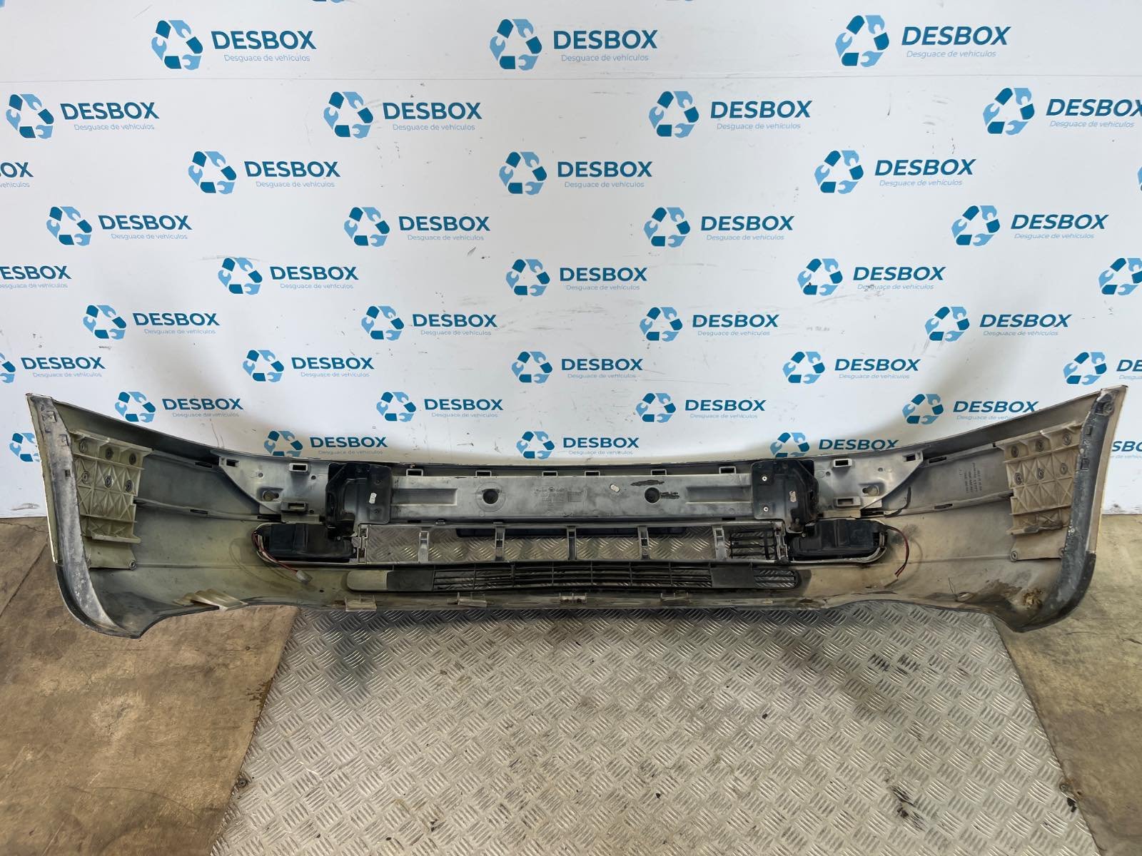 PARAGOLPES DELANTERO AUDI 100 C4 Sedán - recambio desguace - vista 5
