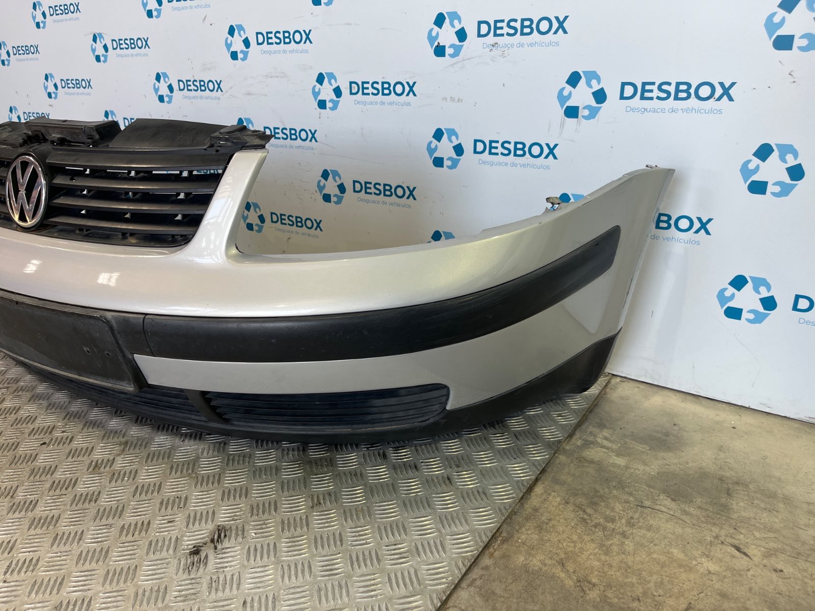 Recambio de PARAGOLPES DELANTERO para VOLKSWAGEN PASSAT BERLINA (3B2) 1.9 TDI AFN - GRIS 3