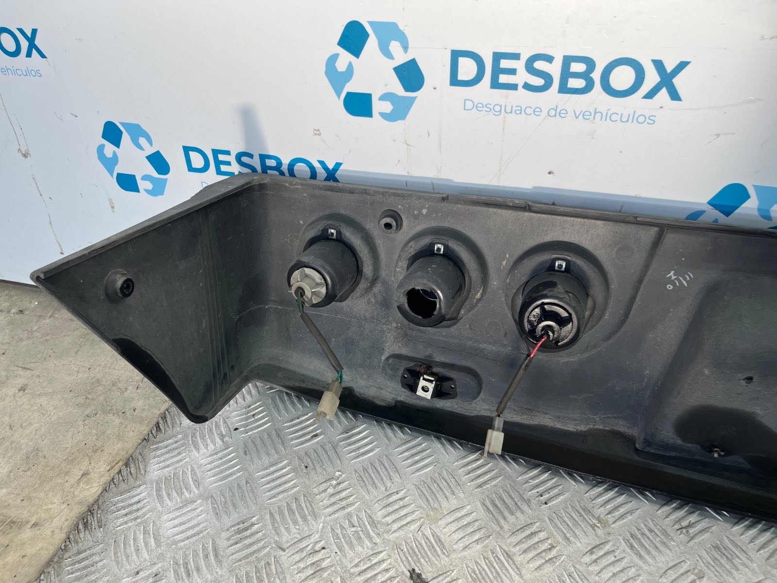 PARAGOLPES TRASERO PIAGGIO (VESPA) PORTER Caja/Chasis - recambio desguace - vista 5