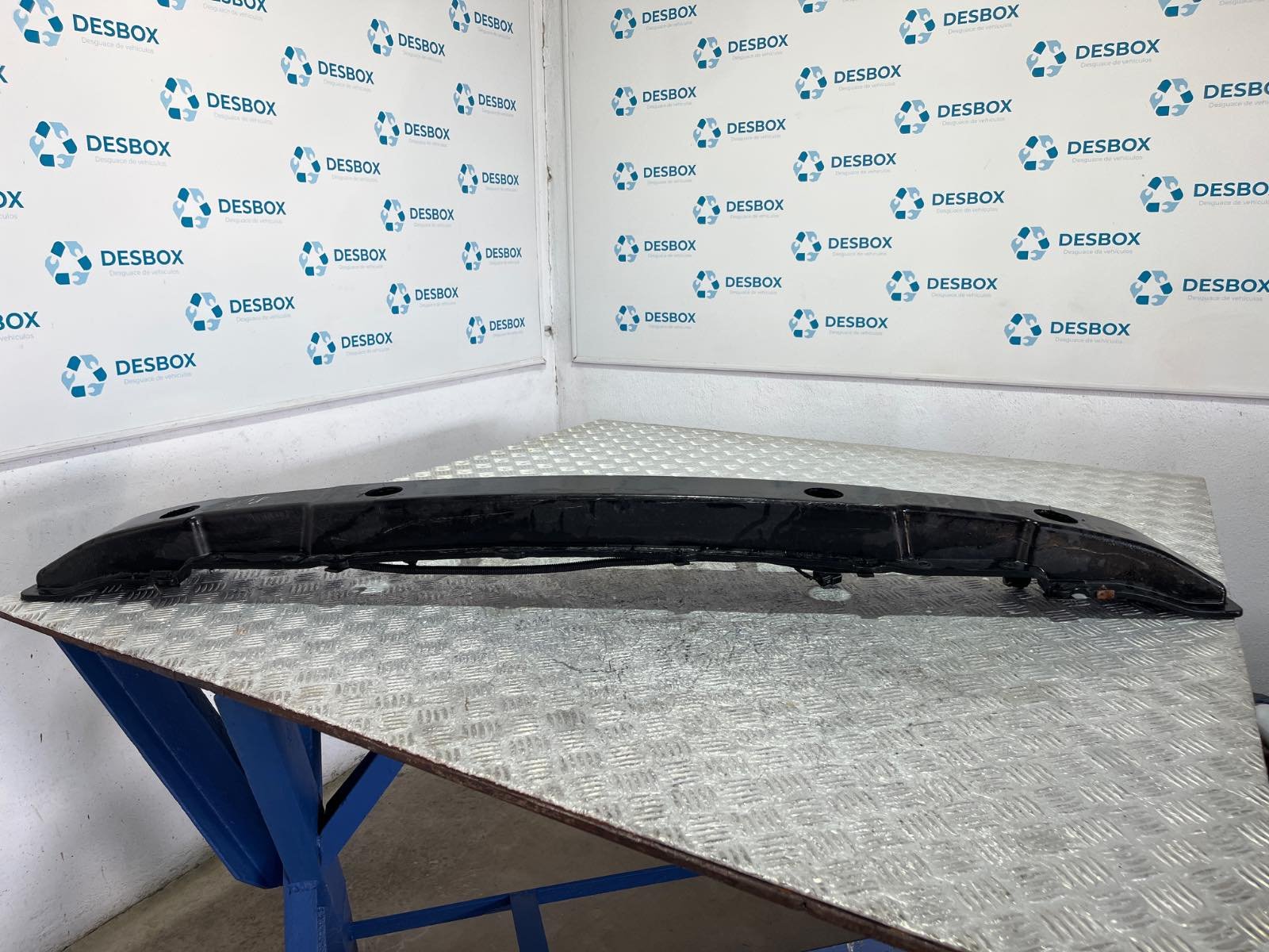 REFUERZO PARAGOLPES TRASERO KIA CARNIVAL - recambio desguace - vista 3
