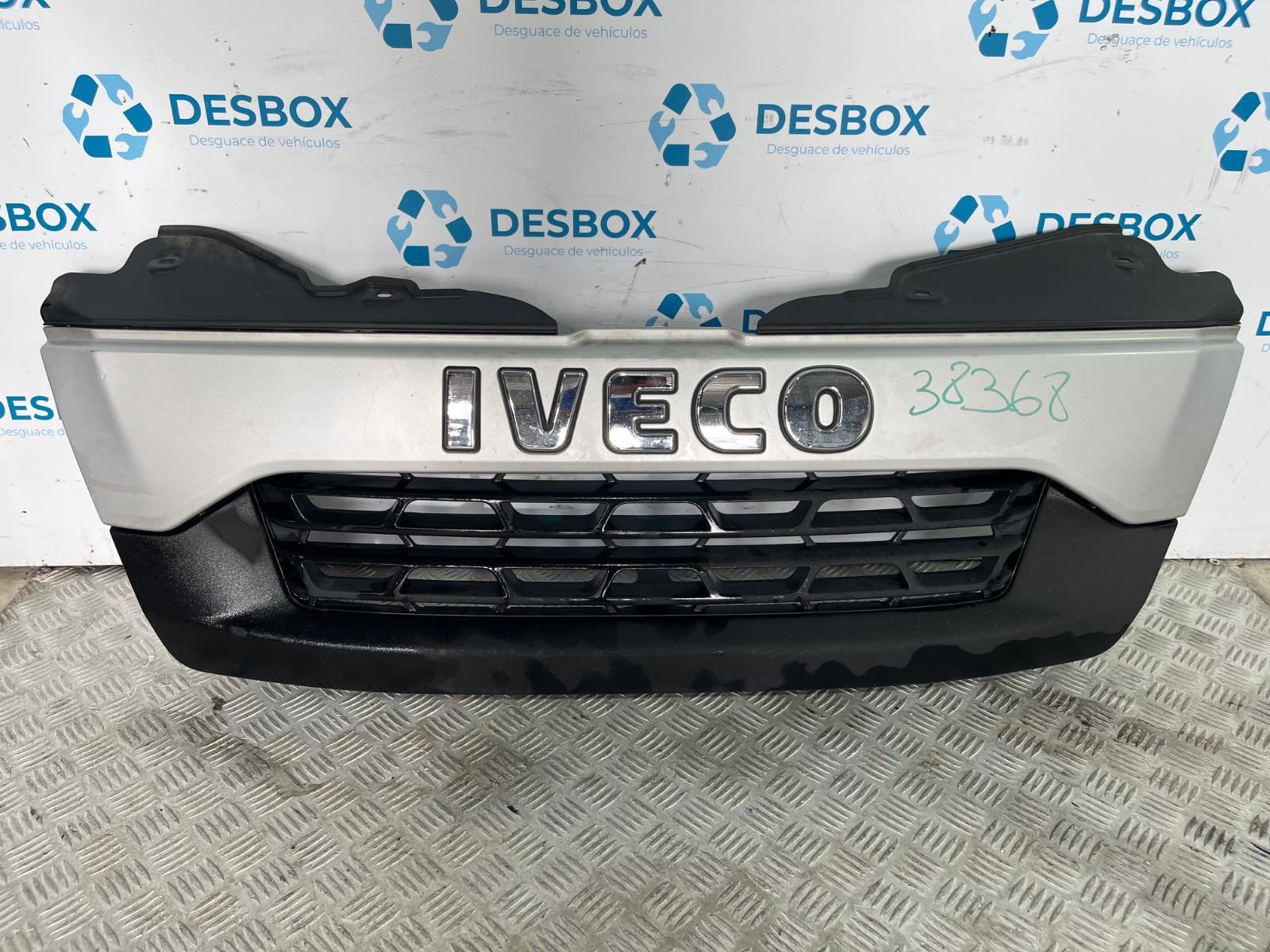 REJILLA DELANTERA IVECO DAILY VI Caja/Chasis - recambio desguace