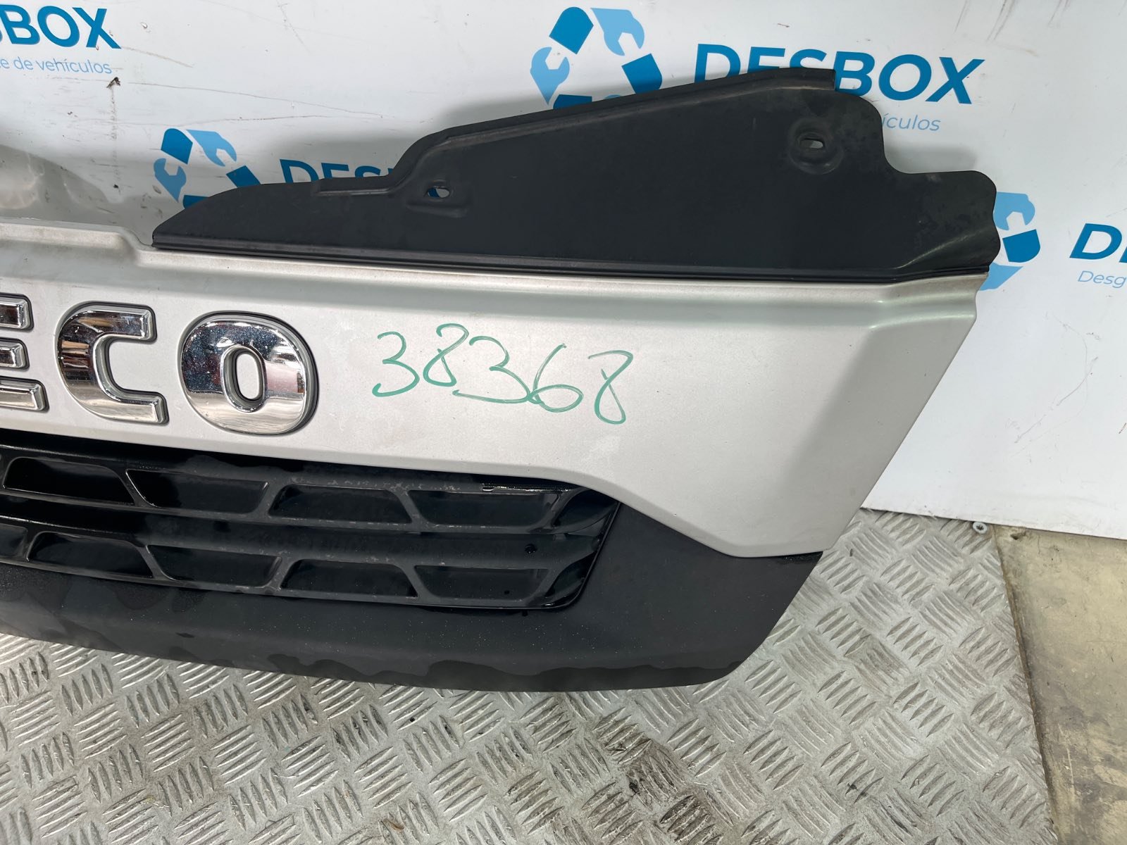 REJILLA DELANTERA IVECO DAILY VI Caja/Chasis - recambio desguace - vista 3