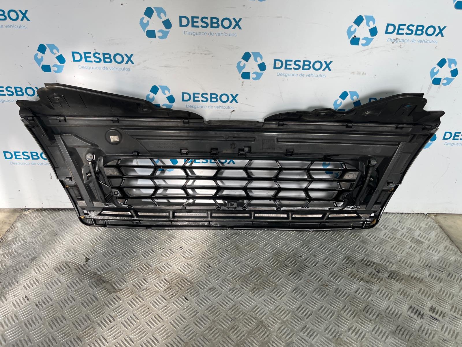 REJILLA DELANTERA IVECO DAILY VI Caja/Chasis - recambio desguace - vista 4