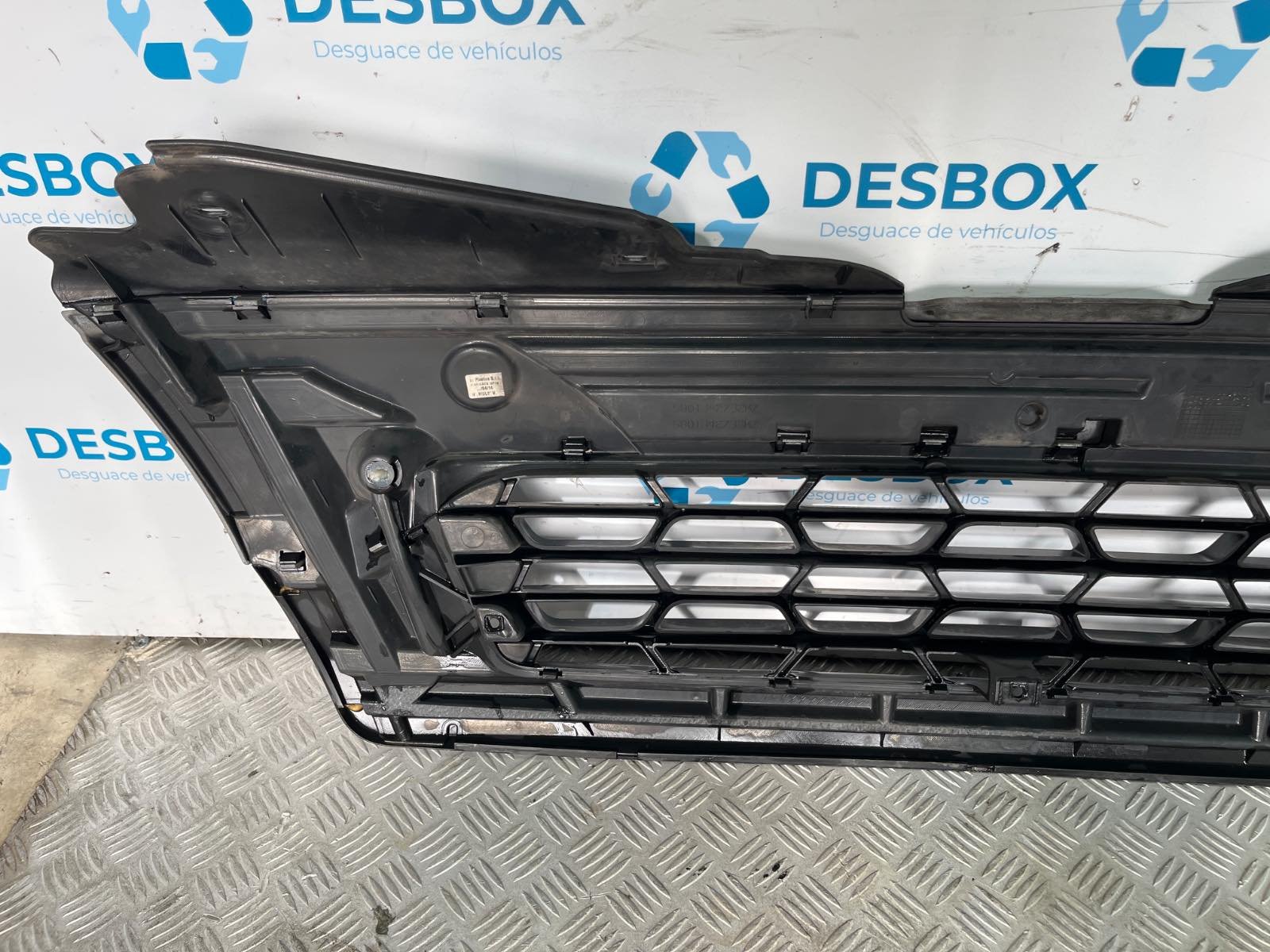 REJILLA DELANTERA IVECO DAILY VI Caja/Chasis - recambio desguace - vista 5